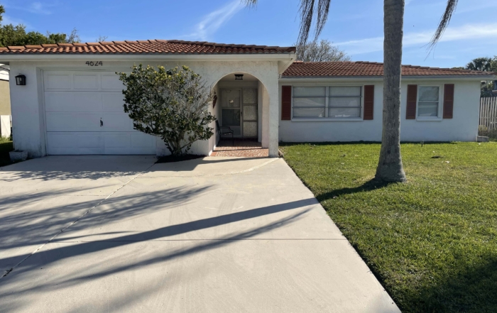 Off-market flip property in New Port Richey! 2-bed, 2-bath home priced at $200K with an ARV of $380K. Great potential for investors looking to flip in a growing Florida market.