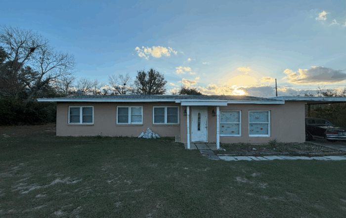 Cash-flowing 2/2 in Lake Placid, FL with seller financing. Only $49,999 down. Great for first-time real estate investors. Low entry, strong returns.