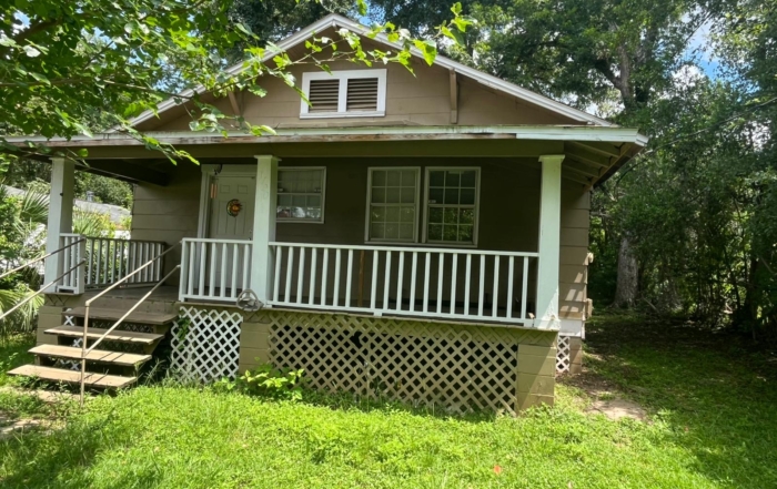 Off-market 3BR/2BA property for sale in Tallahassee, FL—just 7 minutes from FSU. Priced at $107,500 with projected rent of $1,350–$1,600/month. Light rehab needed. Great for rental or flip.