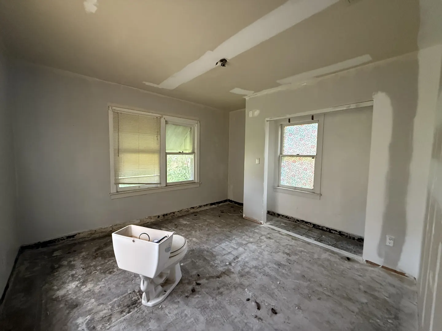 Off-market Gulfport, FL 3/2 corner lot with 5K ARV. Vacant, lock box access—perfect for a flip or rental. Asking 9K, rehab 0K. Off-market Gulfport, FL 3/2 corner lot with 5K ARV. Vacant, lock box access—perfect for a flip or rental. Asking 9K, rehab 0K.